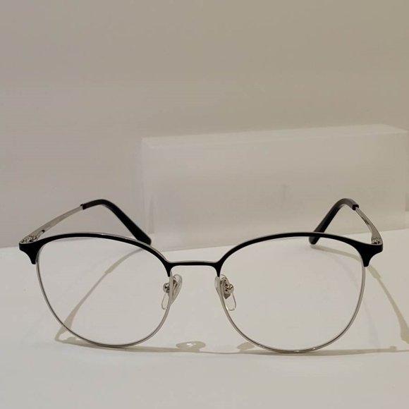 Clear Glasses - Picture 3 of 3